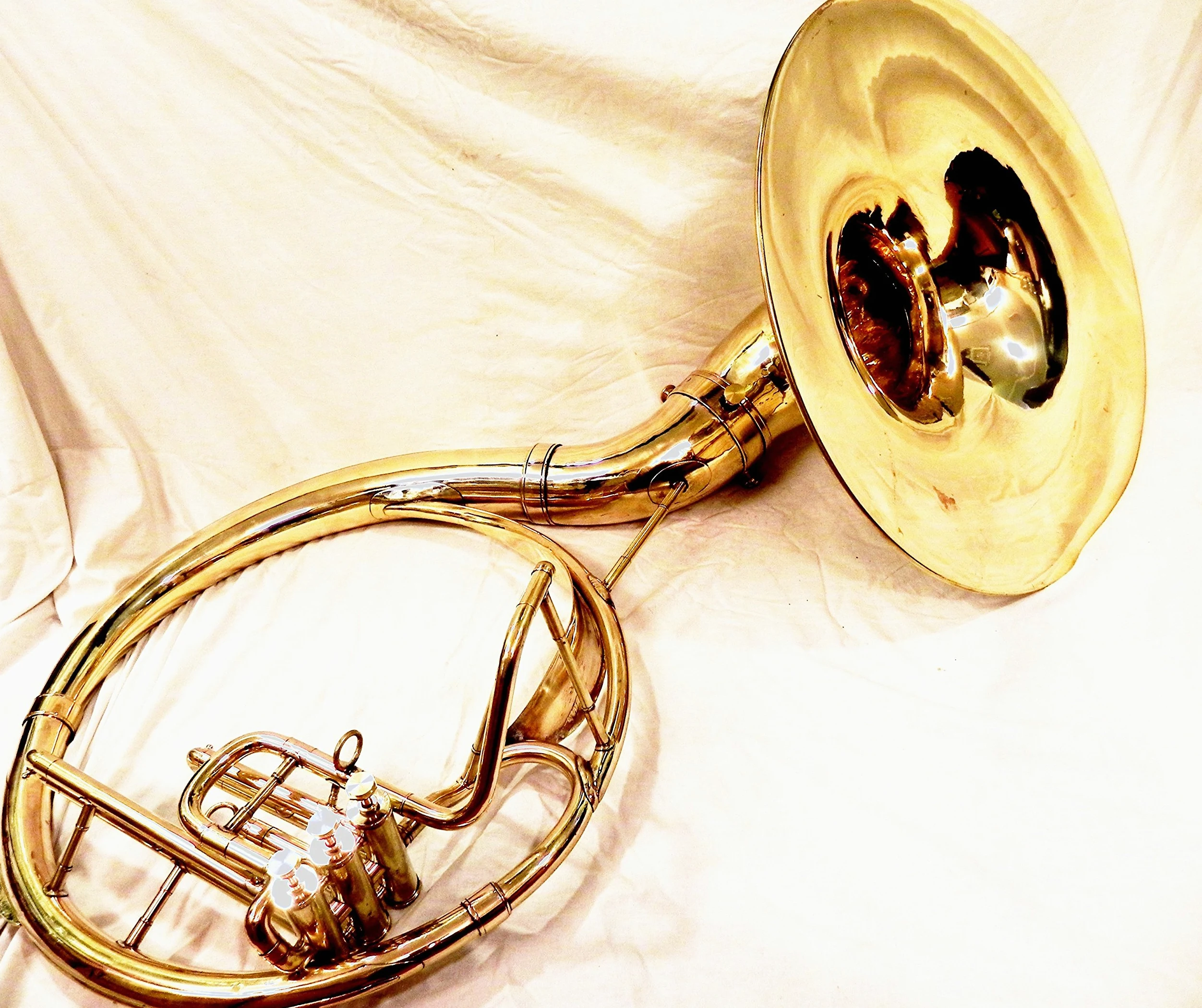 IM Messing-Sousaphon, 55,9 cm, goldfarben, moderner Stil mit polierter Oberfläche und Tragetasche
