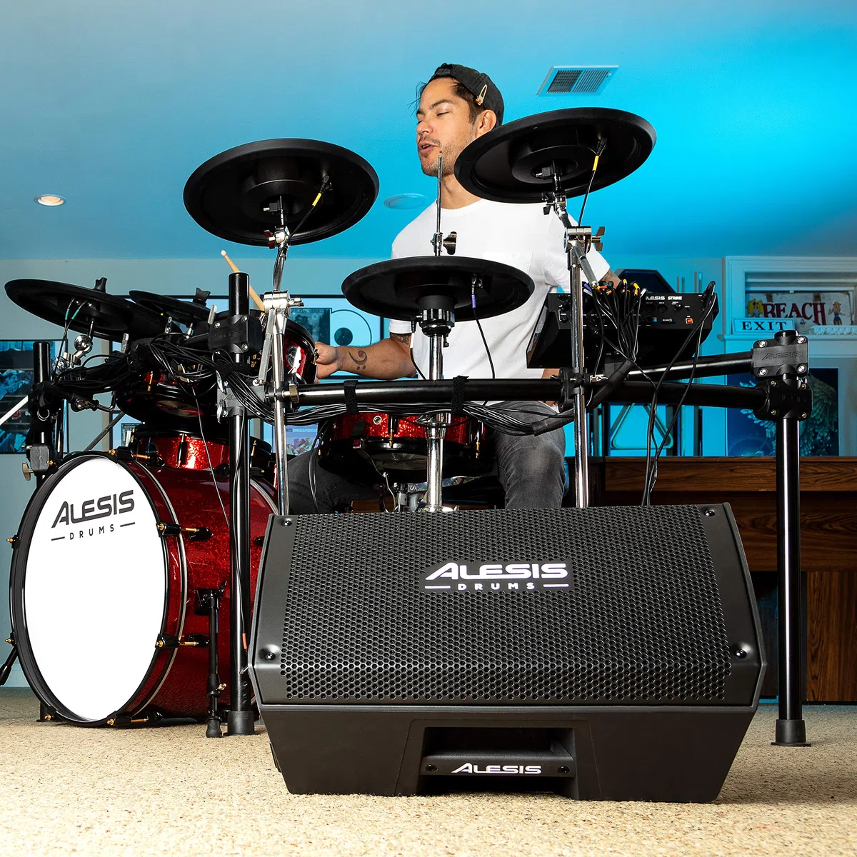 Alesis Strike Amp 8-2000-Watt tragbarer Lautsprecher und Verstärker für elektronische Drum Kits mit 8-Zoll Woofer, Contour-EQ und Ground Lift Schalter