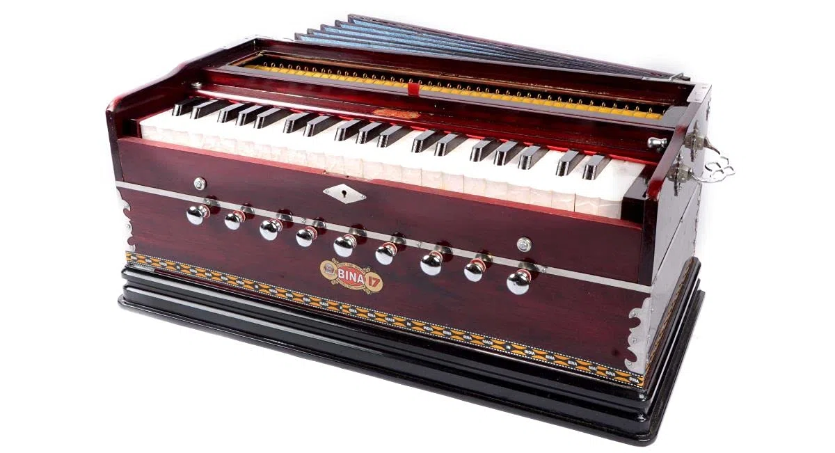 Harmonium von Aakrati Musicals, 9 Blendenstufen, in den USA, Standard, kirschfarben, 3 1/4 Oktaven, 7 Blendenstufen, 3 zusätzliche Noten, Harmonium BINA Nr. 17 STD