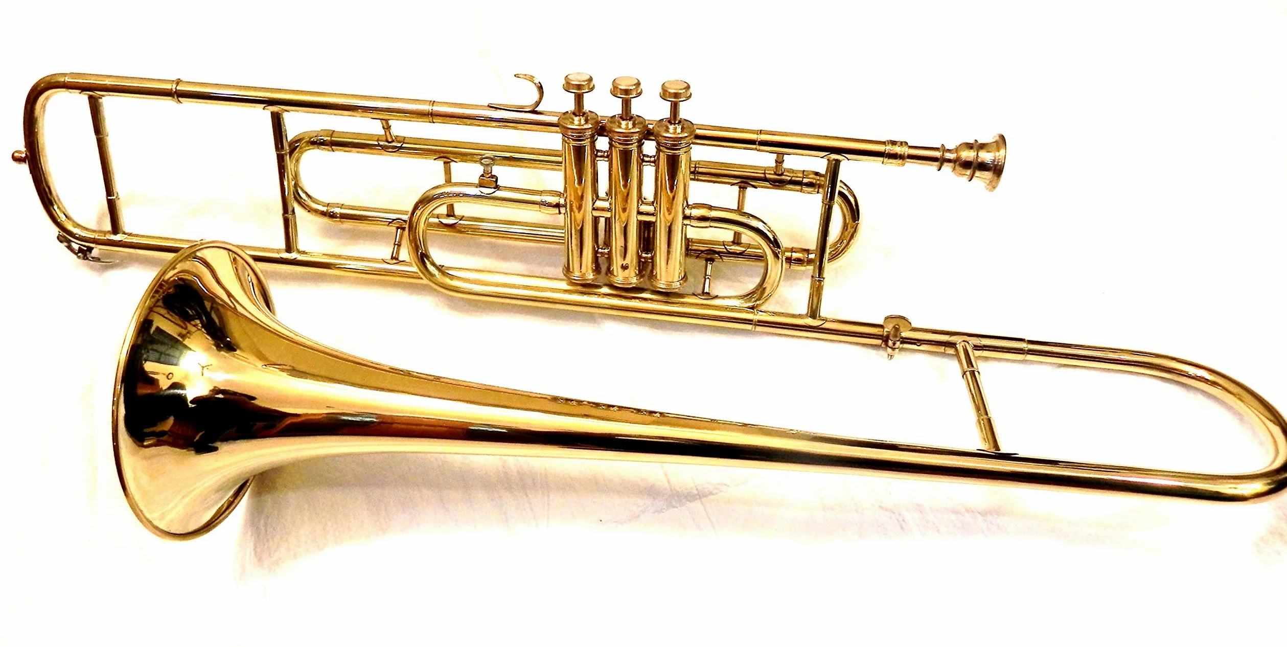 Brass Bb Tenorposaune mit 3 Ventilen für Trompeten- / Crossover-Spieler, Messing, inkl. Designer-Schutzhülle by sonorous