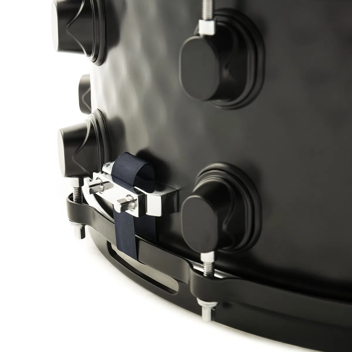Fame FSS-65 Snare Drum, 14"x6.5", Hammered Black Steel, Professional Quality, Remo Skins, Die-Cast Hoops, 10 Tuning Screws, Includes Drum Sticks, Ideal for Beginners"