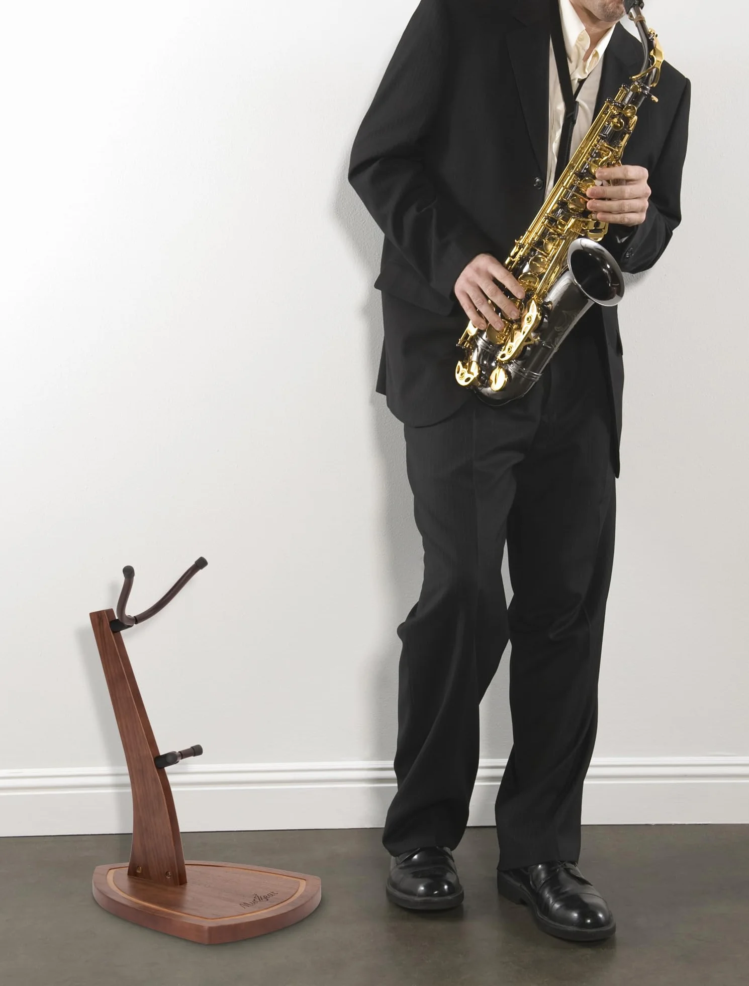 Saxophonständer, Saxophonständer für Altsaxophon und Tenorsaxophon, Walnuss Hartholz Altsaxophonständer mit weichen Silikon-Jochen, handgefertigter Tenorsaxophonständer aus Holz für