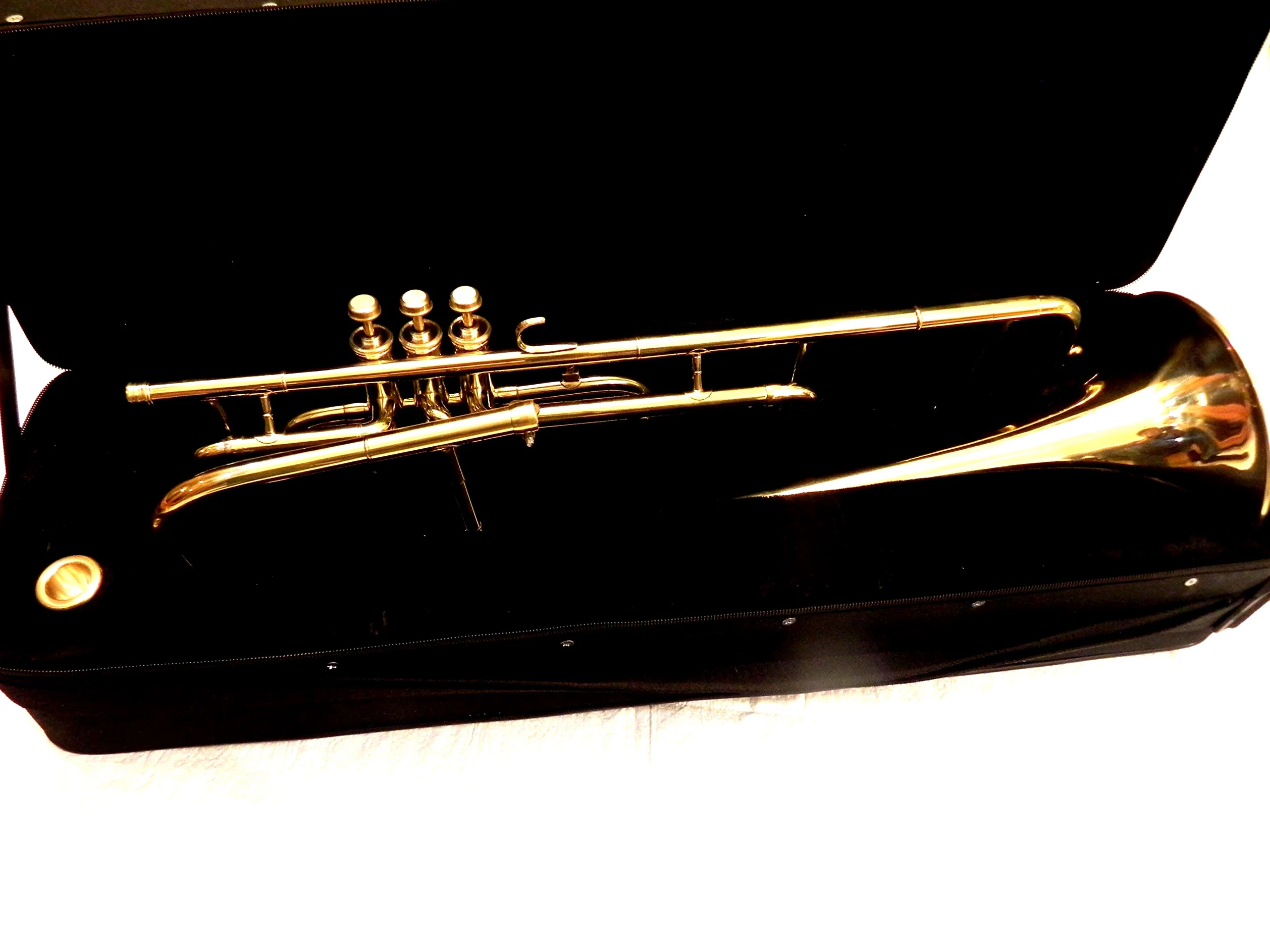 Brass Bb Tenorposaune mit 3 Ventilen für Trompeten- / Crossover-Spieler, Messing, inkl. Designer-Schutzhülle by sonorous