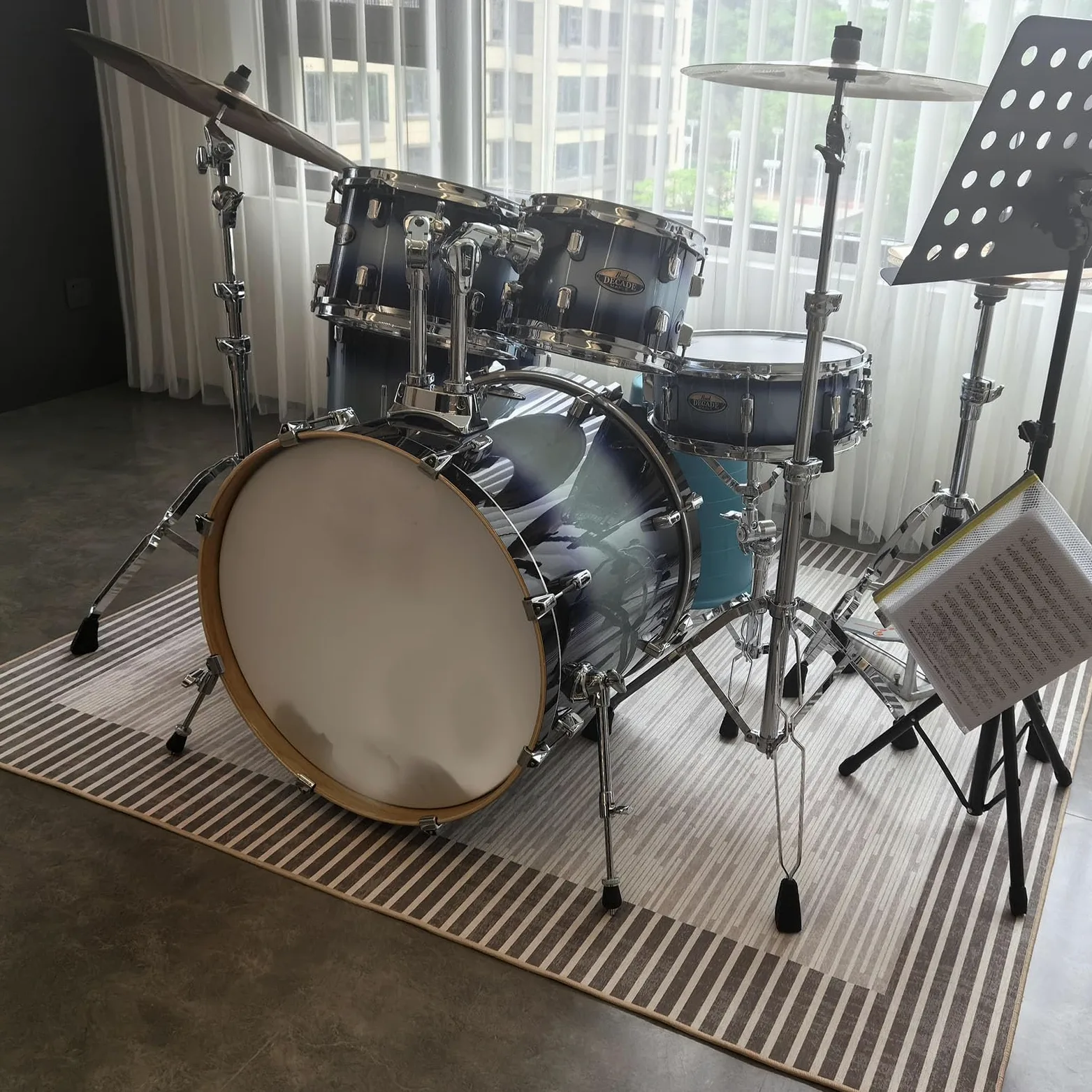 Schlagzeugteppich Schalldicht Drum Teppich rutschfest Trommelteppich Musikinstrumente Bodenmatte Professionelle Schlagzeug Teppich Elektronisches Jazz Schlagzeug Kit für Bass Snare Drum 120 x 80 cm