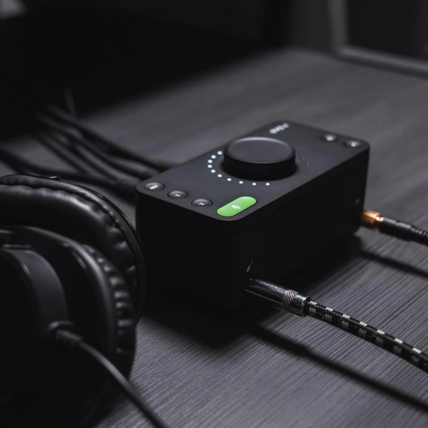 Audient EVO4, EVO 4 USB Audio Interface Soundkarte für Musikproduktion (2 in / 2 out USB-Audiointerface, 48 Volt Phantomspeisung, 2 Mikrofon-Vorverstärker, etc.)