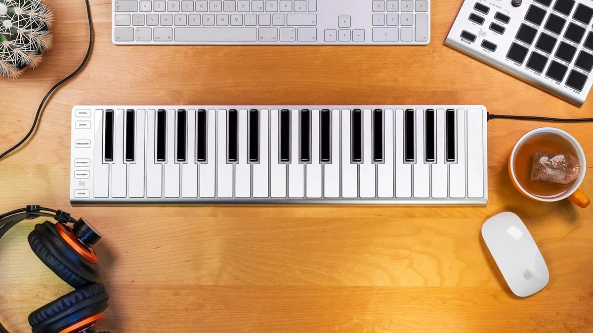 ESI Xkey 37 | Ultraflaches USB MIDI-Keyboard mit 37 Tasten