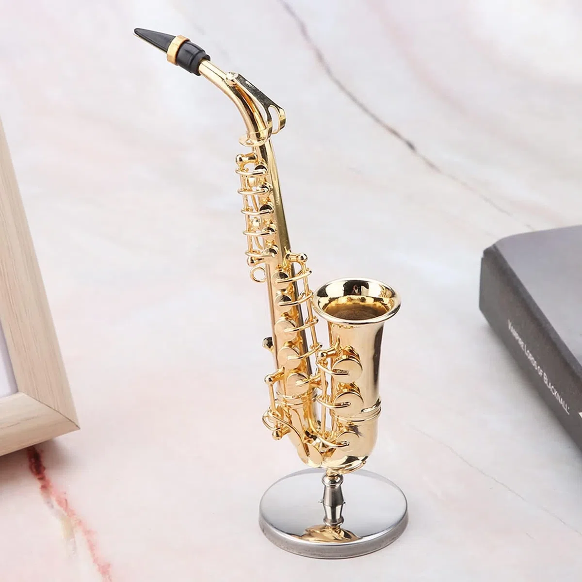 Miniatur Alt Saxophon, Saxophon Modell mit Ständer und Gehäuse Mini Musikinstrument Saxophon Instrument Modell Ornamente Golden Plated Musical Ornaments