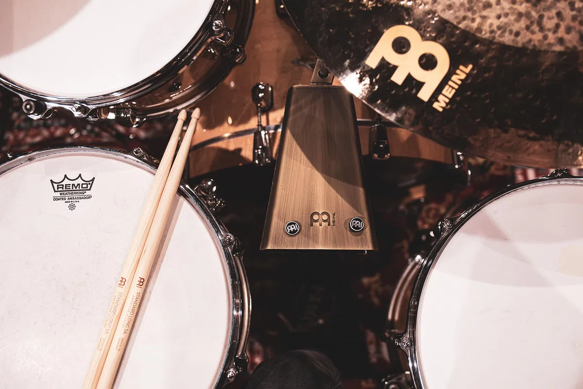 Meinl Percussion Mike Johnston Cowbell - Großes Aufschlagidiophon - Länge 7,75 Zoll - Montierbar - Groove Bell - Stahl, Vintage Finish (MJ-GB)