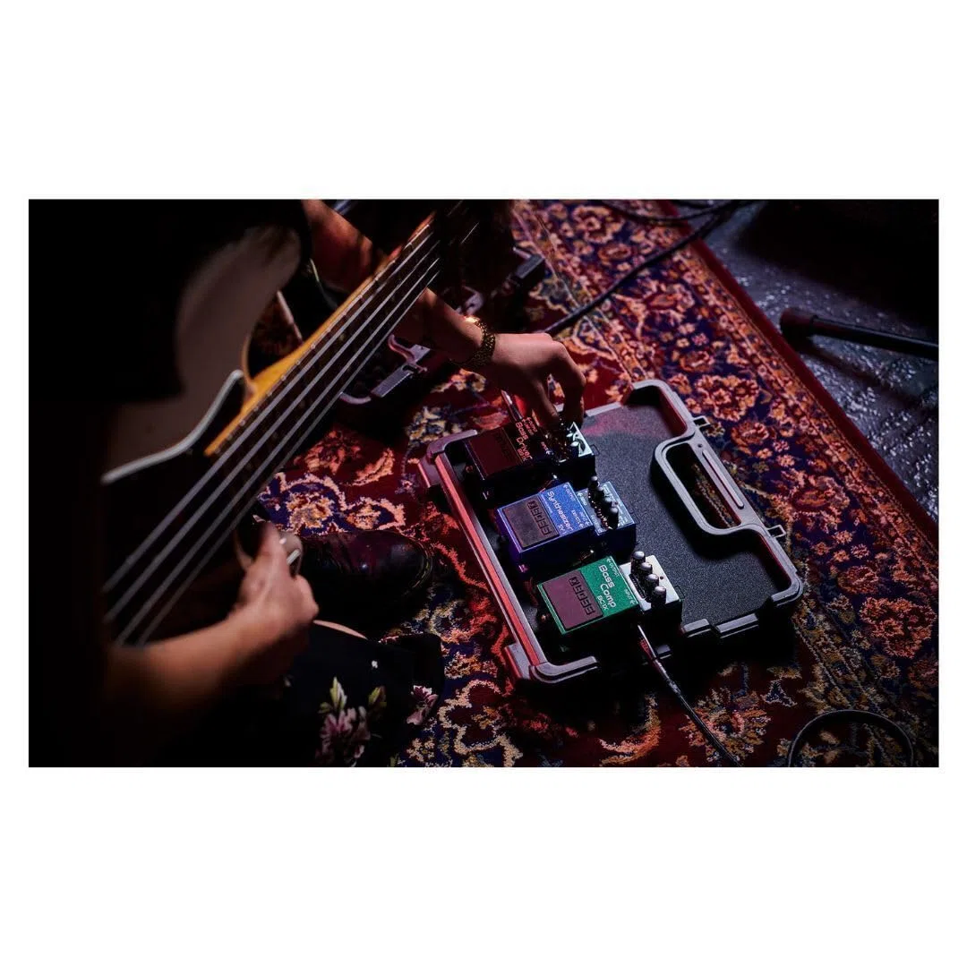 BOSS BCB-30X Ultra-Portable Effects Board und Tasche mit integriertem Deckel | Kleiner, langlebiger und robuster Schutz, anpassbar für Ihre Gitarrenpedale
