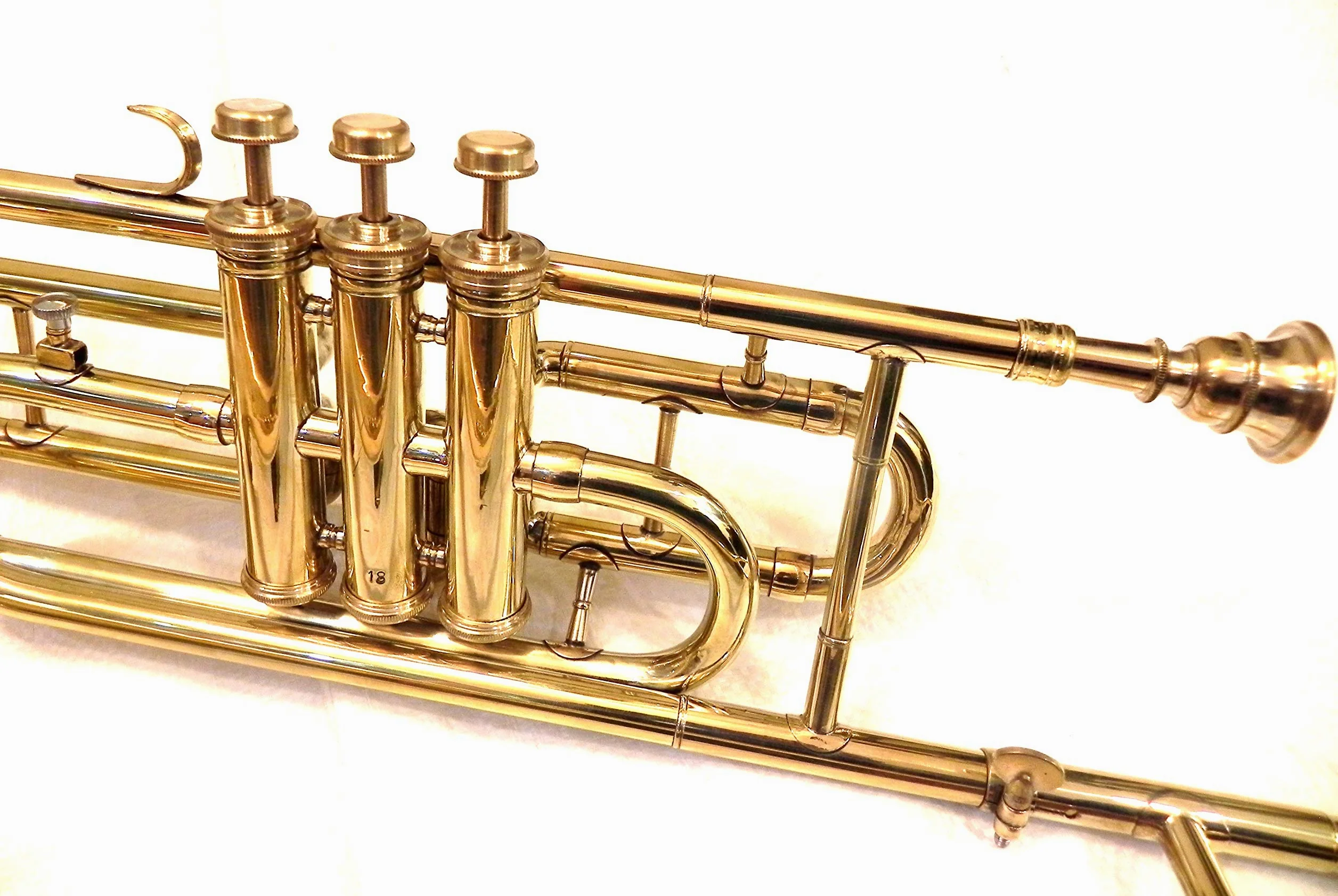Brass Bb Tenorposaune mit 3 Ventilen für Trompeten- / Crossover-Spieler, Messing, inkl. Designer-Schutzhülle by sonorous