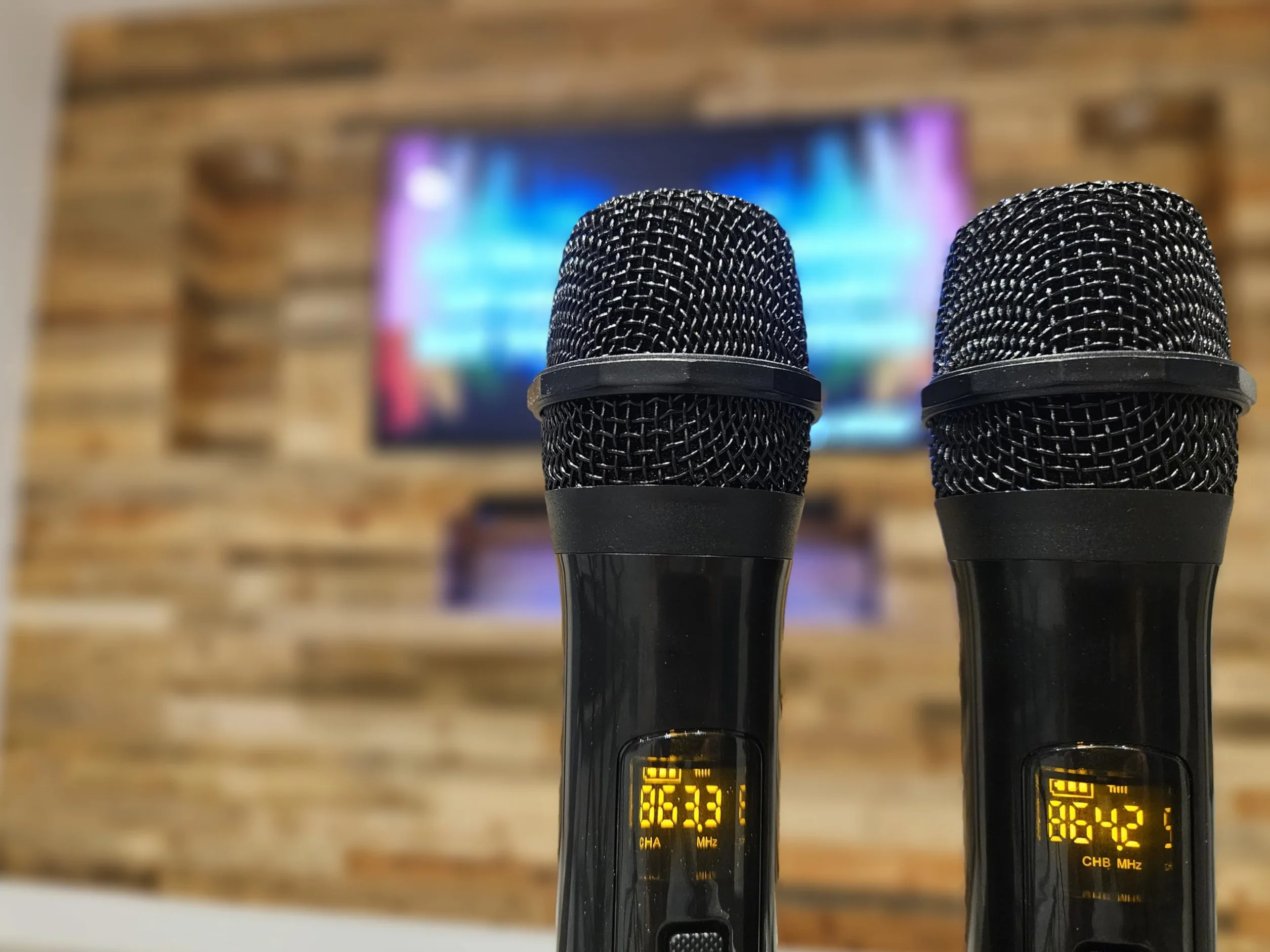Vocal-Star Karaoke Maschine, Soundbar, 250w, 2 kabellose UHF Mikrofone, Wandhalterung, 9 RGBW Lichteffekte, Fernbedienung, HDMI ARC, BT, AUX, Optisch