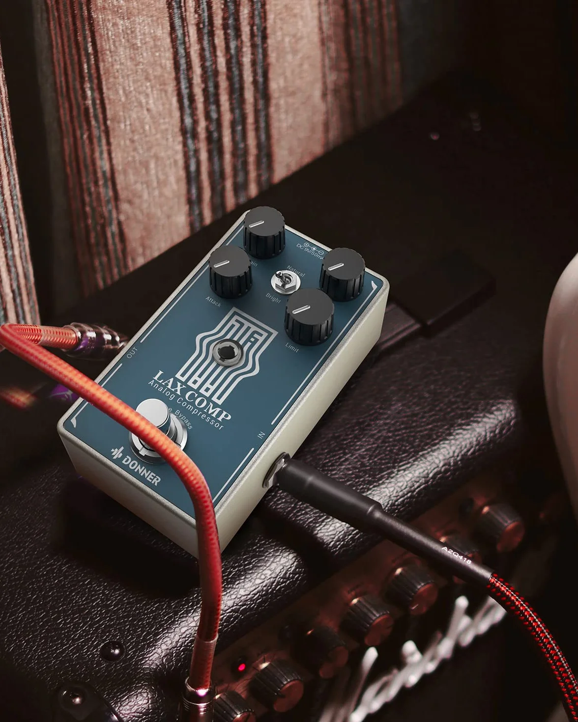 Donner Compressor Gitarrenpedal, Lax Comp Kompressor-Pedal für E-Gitarre und Bass, klassischer Peak-Limiter-Kompressor mit 2-Band-EQ-Boost-Effekt, reiner analoger True-Bypass