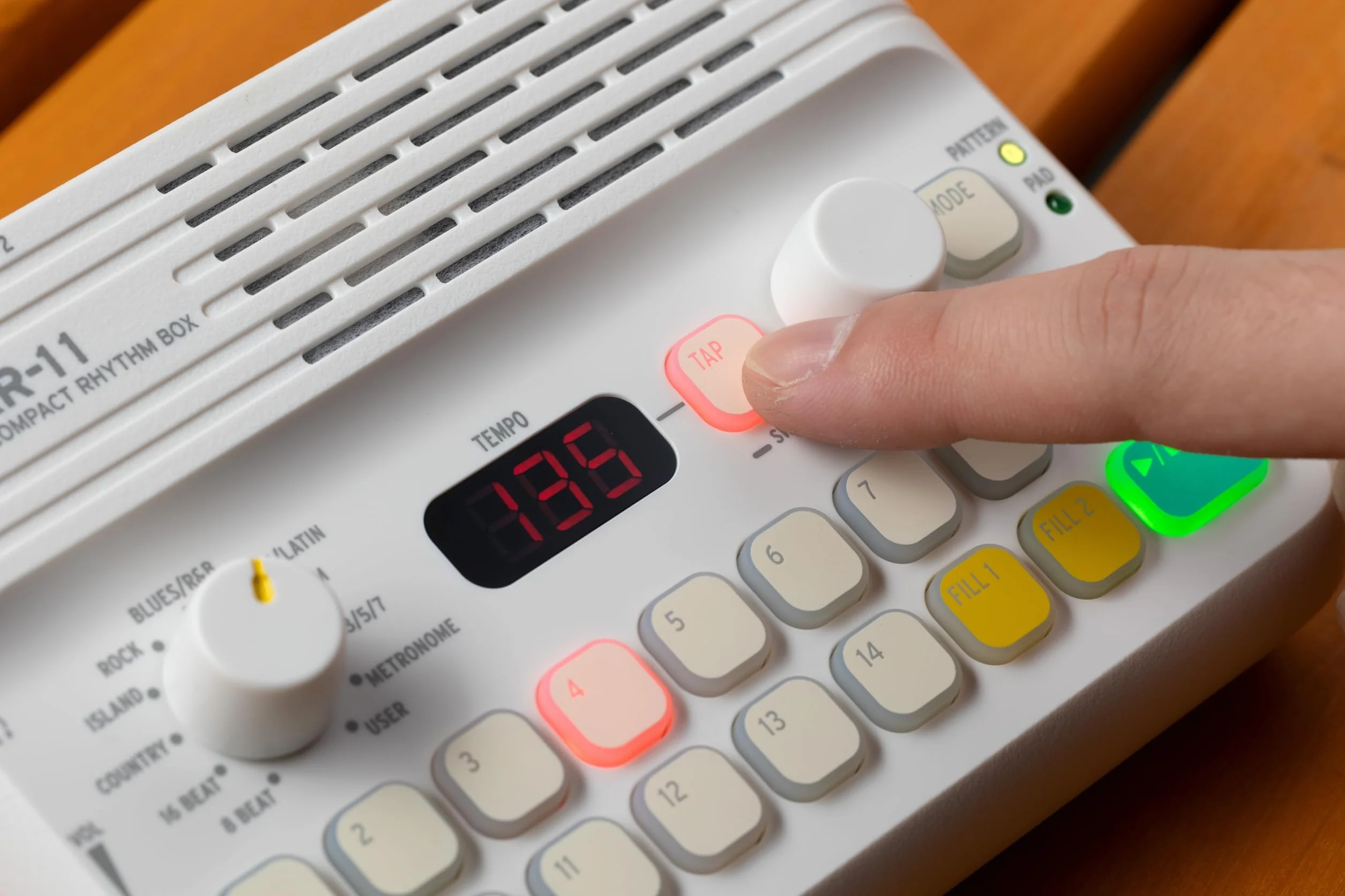 Korg KR-11 – Kompakte Rhythmus Box Drum Maschine
