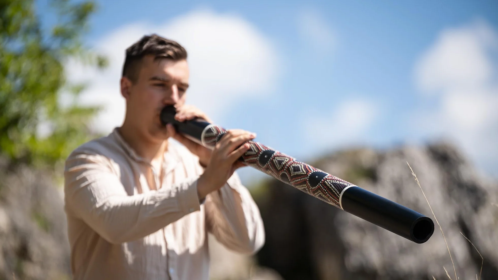 Sonic Energy Klassisches Bambus Didgeridoo – Leichtgewichtig – Bambusholz, schwarz gepunktet (DD1BK)