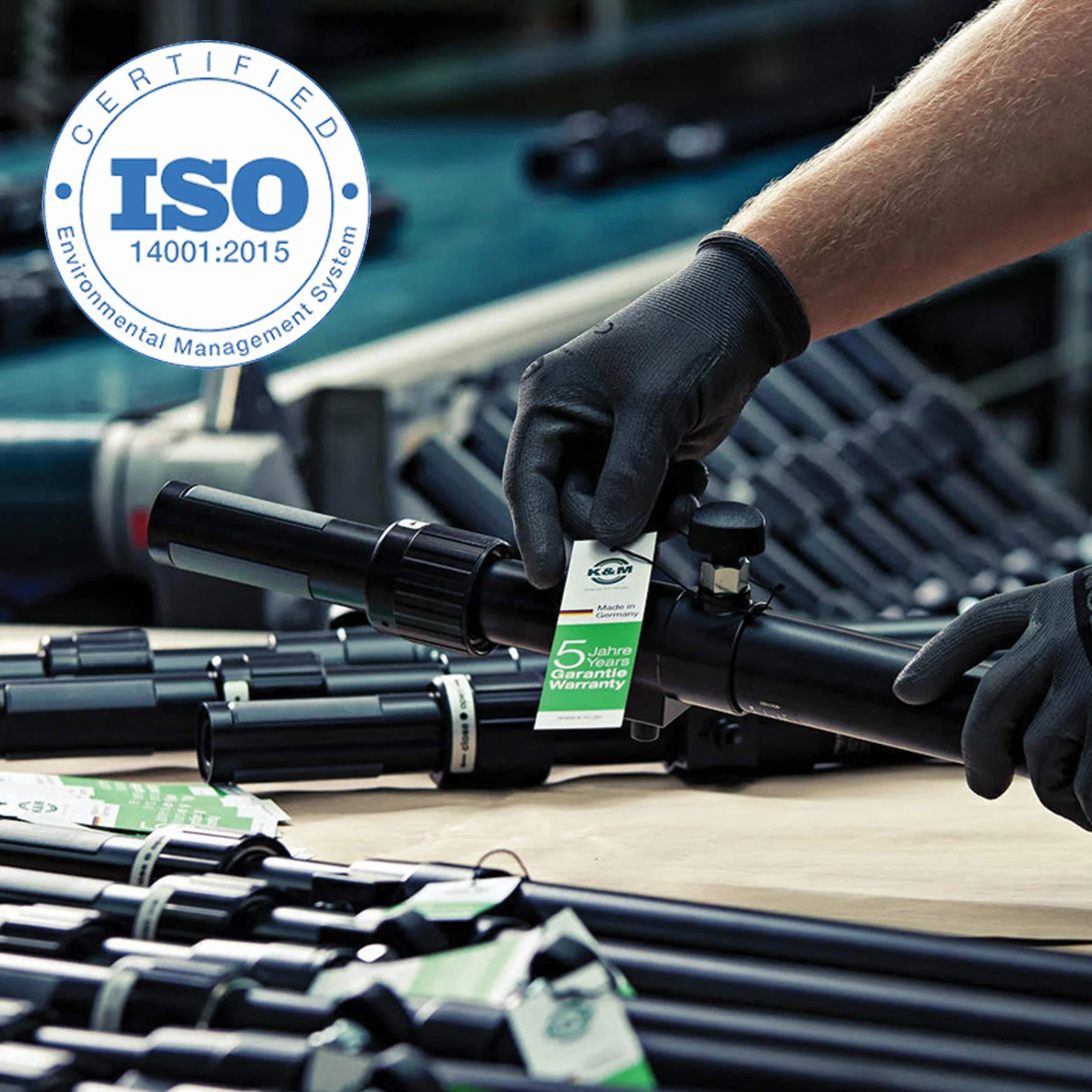 K&M 10052 Notenpult Schwarz – extra hoher Notenständer - 64 bis 150 cm langes, ausziehbares Metall-Stativ