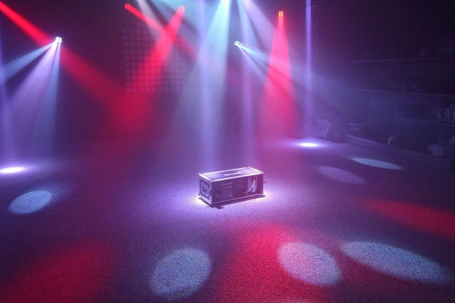 BeamZ F1600 Pro Fazer Nebelmaschine 1600W im Flightcase – Profi Hazer/Rauchmaschine mit DMX & Display – Fog Machine für Party, Hochzeit, Bühne & Halloween – 350m³/min