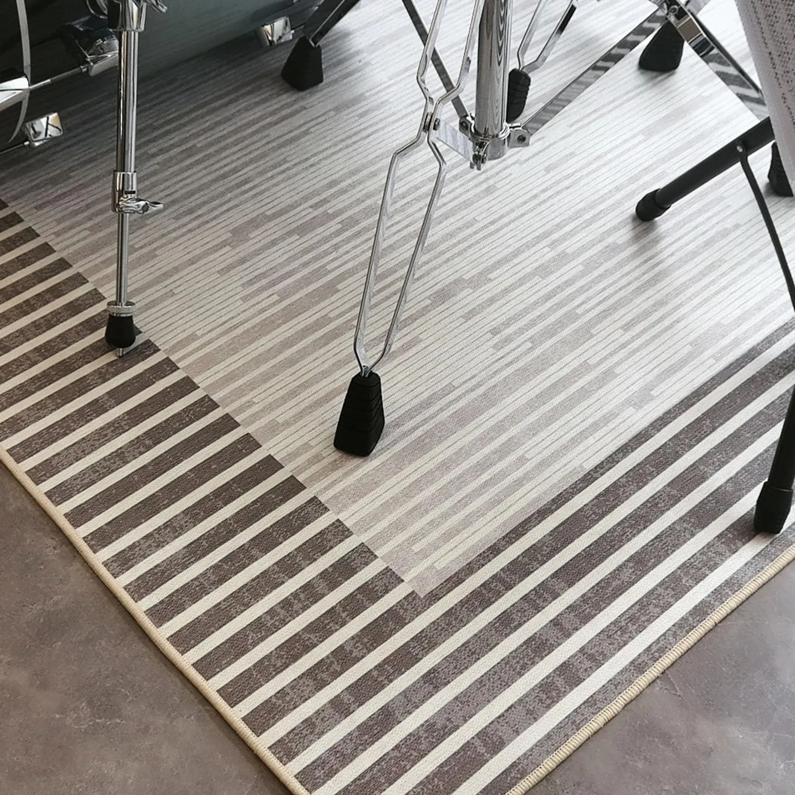 Schlagzeugteppich Schalldicht Drum Teppich rutschfest Trommelteppich Musikinstrumente Bodenmatte Professionelle Schlagzeug Teppich Elektronisches Jazz Schlagzeug Kit für Bass Snare Drum 120 x 80 cm