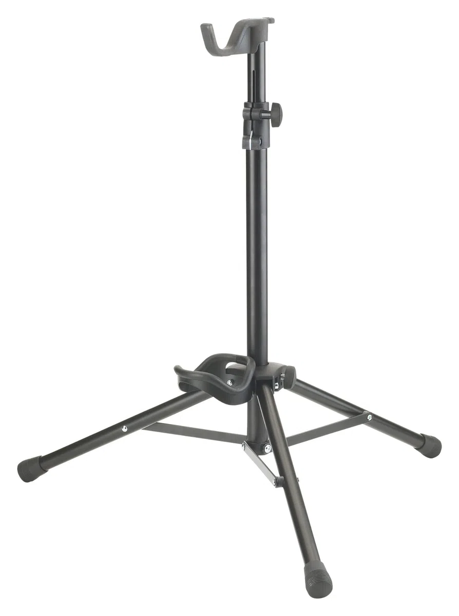 K&M 14920 Tenorhornständer Set (einteiliger Ständer für Tenorhorn aus Stahl mit integriertem Mundstückhalter & passender Tragetasche aus wasserabweisendem, reißfestem Nylon) Schwarz